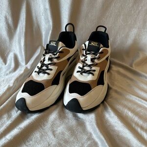 Steve Madden Casen Sneakers - Women’s Size 11. Like new.